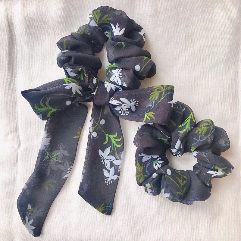 BOW SCRUNCHIE - dây buộc tóc voan hoa đen huyền bí