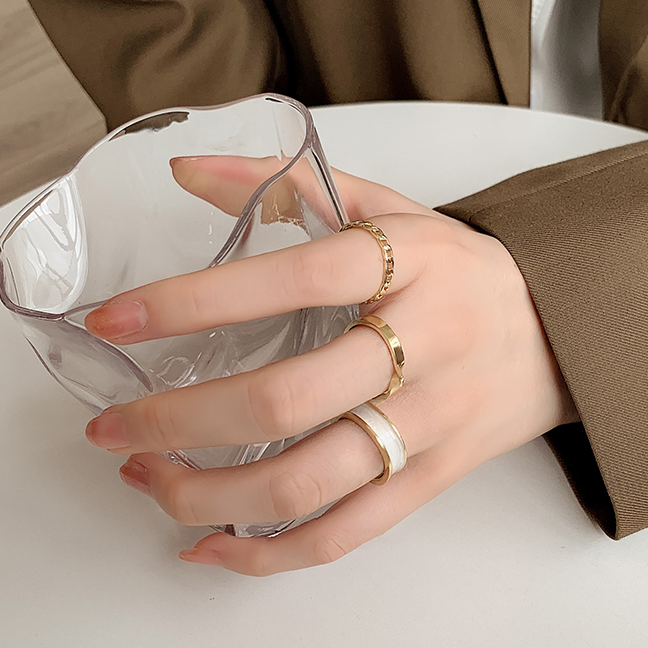 Nhẫn thời trang kiểu dáng trang nhã phong cách retro | BigBuy360 - bigbuy360.vn