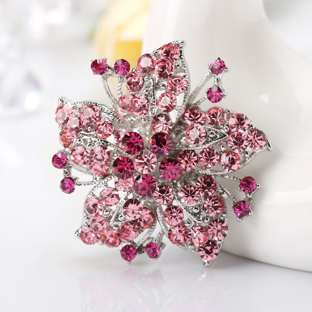 Trâm cài hình hoa đính đá sang trọng