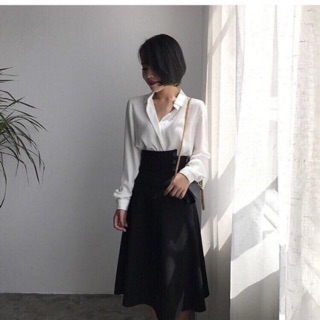 Sơmi lụa + chân váy midi