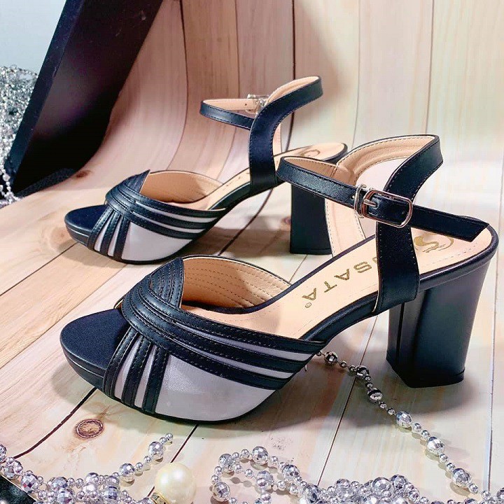 Giày sandal nữ cao gót 7 phân hai màu đen kem hàng hiệu rosata ro279