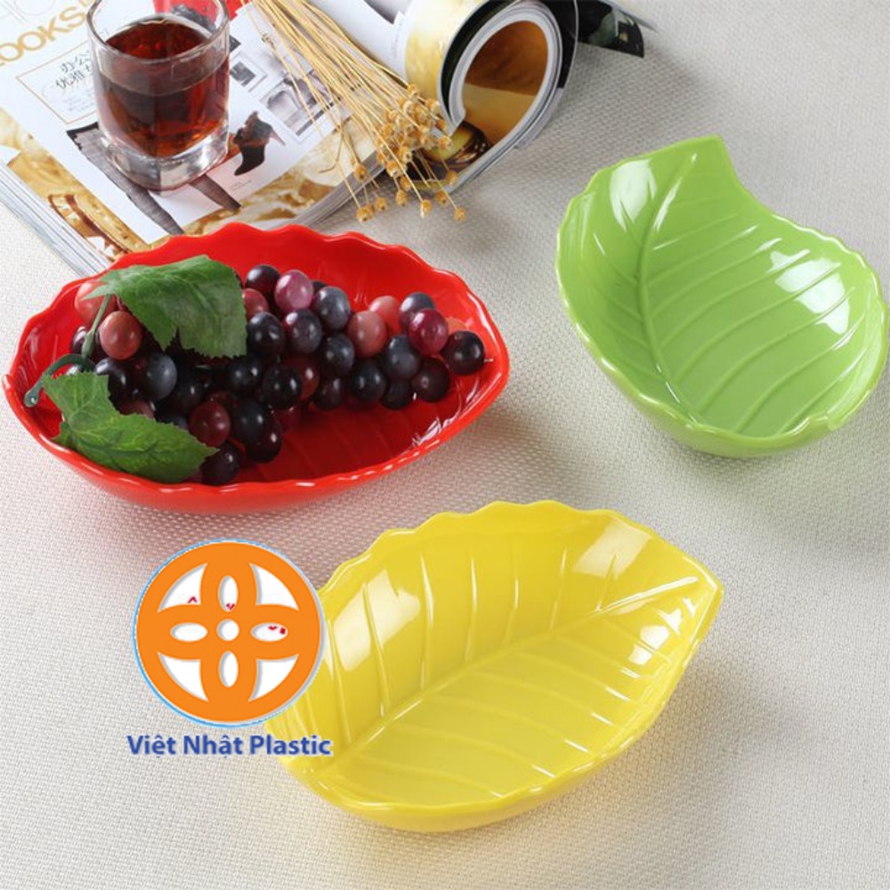 Đĩa nhựa hình lá Việt Nhật thiết kế đẹp mắt đựng bánh kẹo, hoa quả, đồ ăn