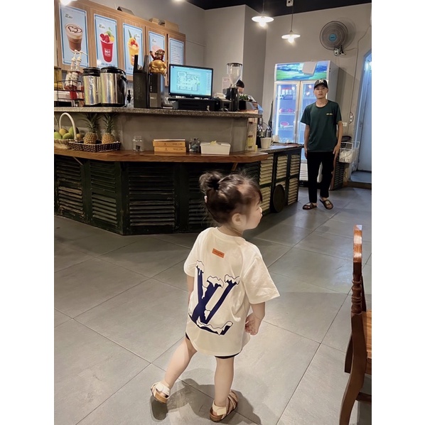 Áo thun LV cream cho bé , áo phông trẻ em unisex , Kid_genZ