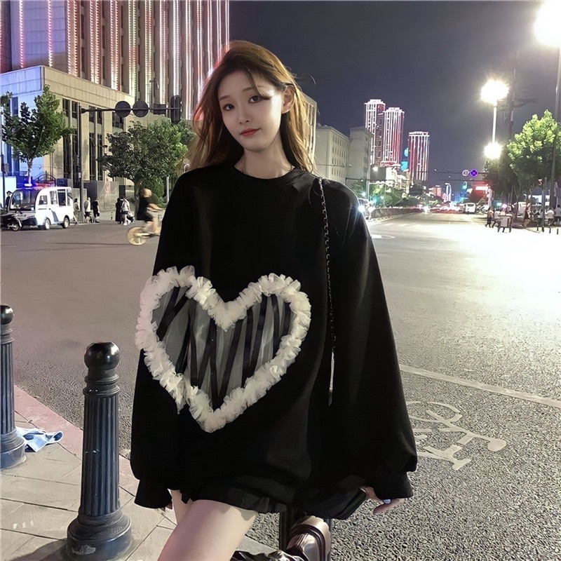 Áo Sweater Unisex From Rộng Áo Nỉ Dài Tay Chất Liệu Cotton Hình Áo Trái Tim Viền Ren Hai Màu Đen Trắng