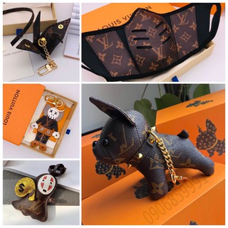 Khẩu trang,móc khóa,phụ kiện da họa tiết LV (Nhiều Mẫu)