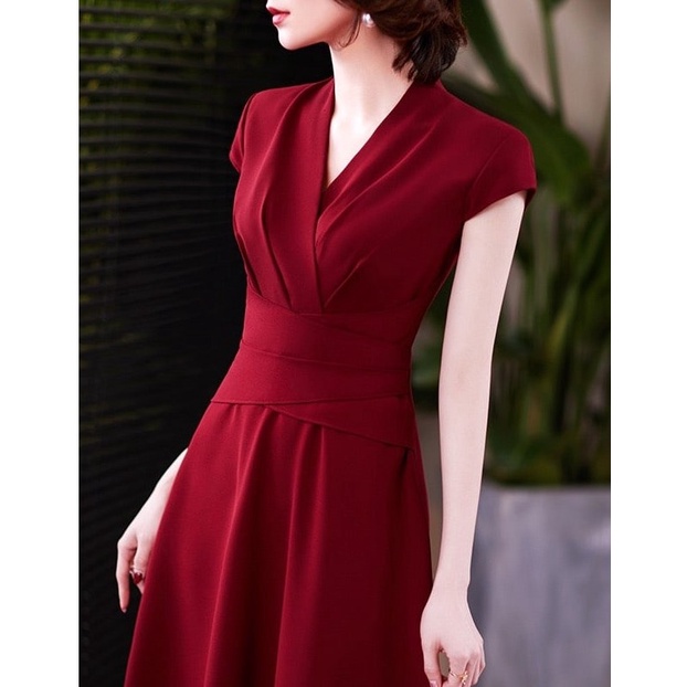 Đầm Thiết Kế Cổ V Màu Đỏ Quyến Rũ T.Fashion V192 Thiết Kế Tôn Dáng Sang Trọng