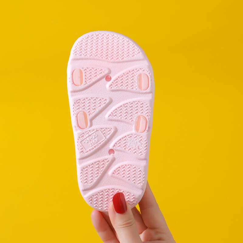 Dép đế mềm chống trượt cho bé hoạ tiết nai