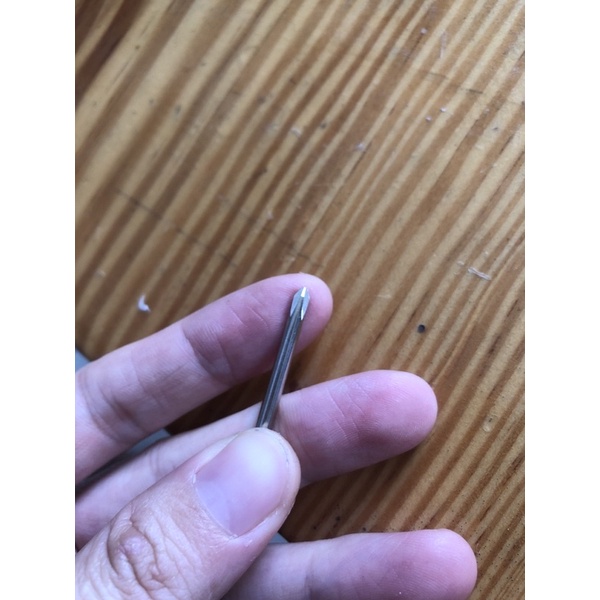 Tua vít ( có nam châm hít) 4 chấu và 2 chấu