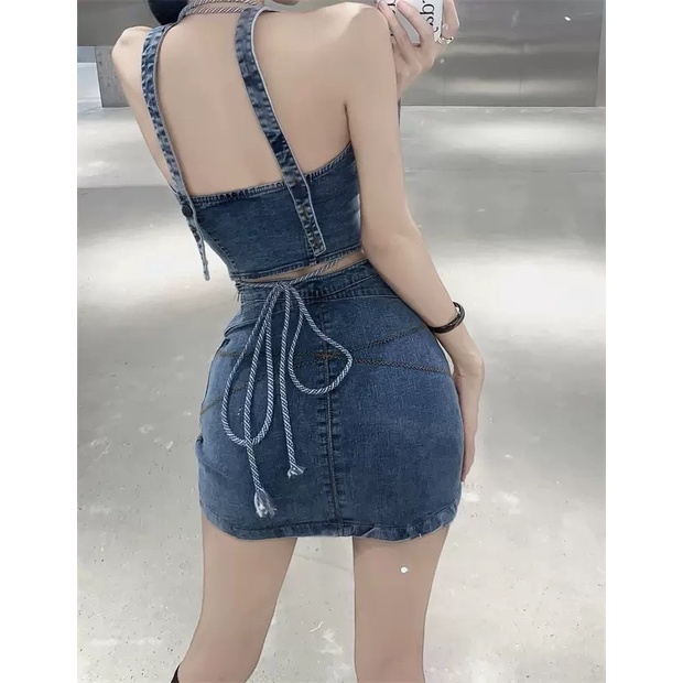 Set áo hai dây croptop+ chân váy denim cạp cao buộc dây sau