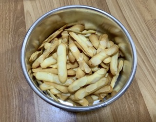 Bánh cookie lưỡi mèo