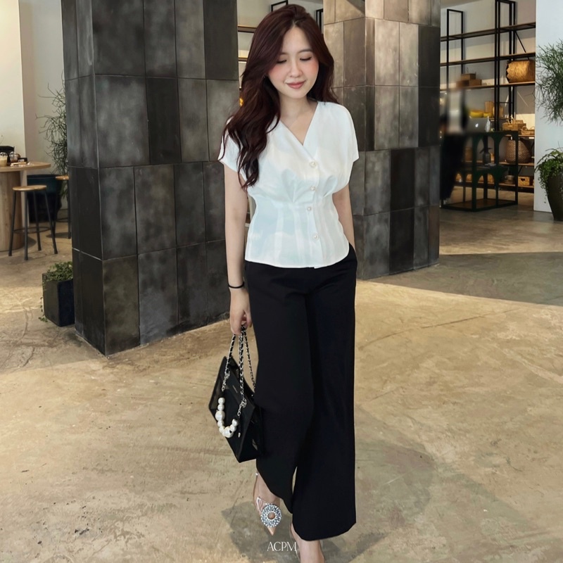 Sonia Blouse / Áo sơ mi cổ tim may chiết eo