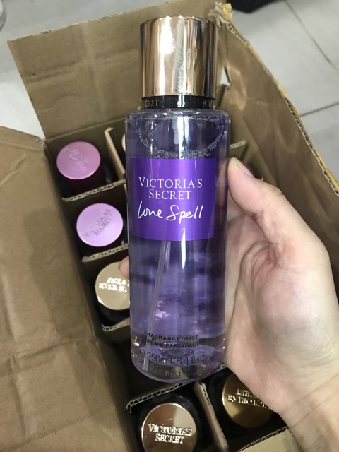 Xịt Toàn Thân Nhũ Victoria’s Secret Love Addict Shimmer 250ml