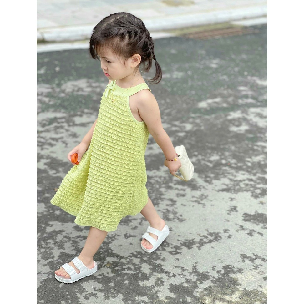 Váy Ren Cổ Yếm Xinh Cho Bé Gái