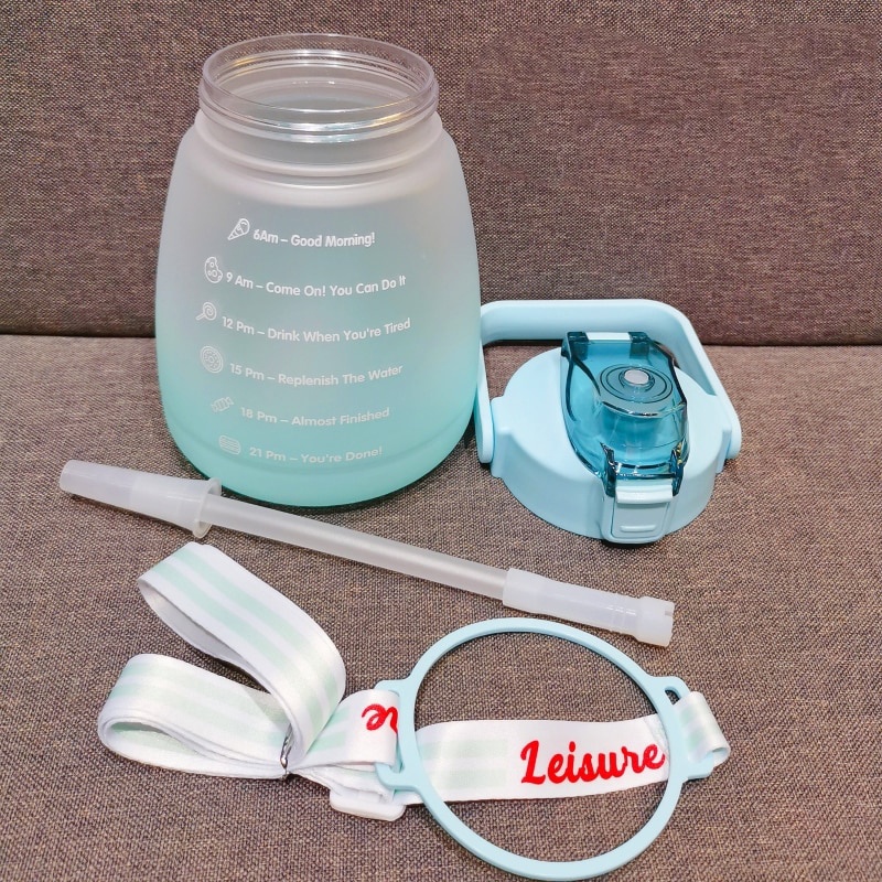 Bình đựng nước 1.3L màu nhám có dây đeo tặng kèm ống và sticker trang trí (BNN13)