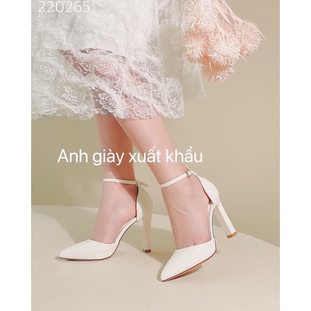 CG49 - Giày cưới , giày cao gót nữ bít mũi bao gót, gót trụ 9p chắc chắn, màu trắng chất liệu nhũ xước kim tuyến bling.