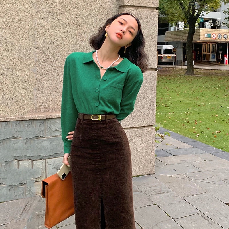 Chân váy nhung xẻ đùi