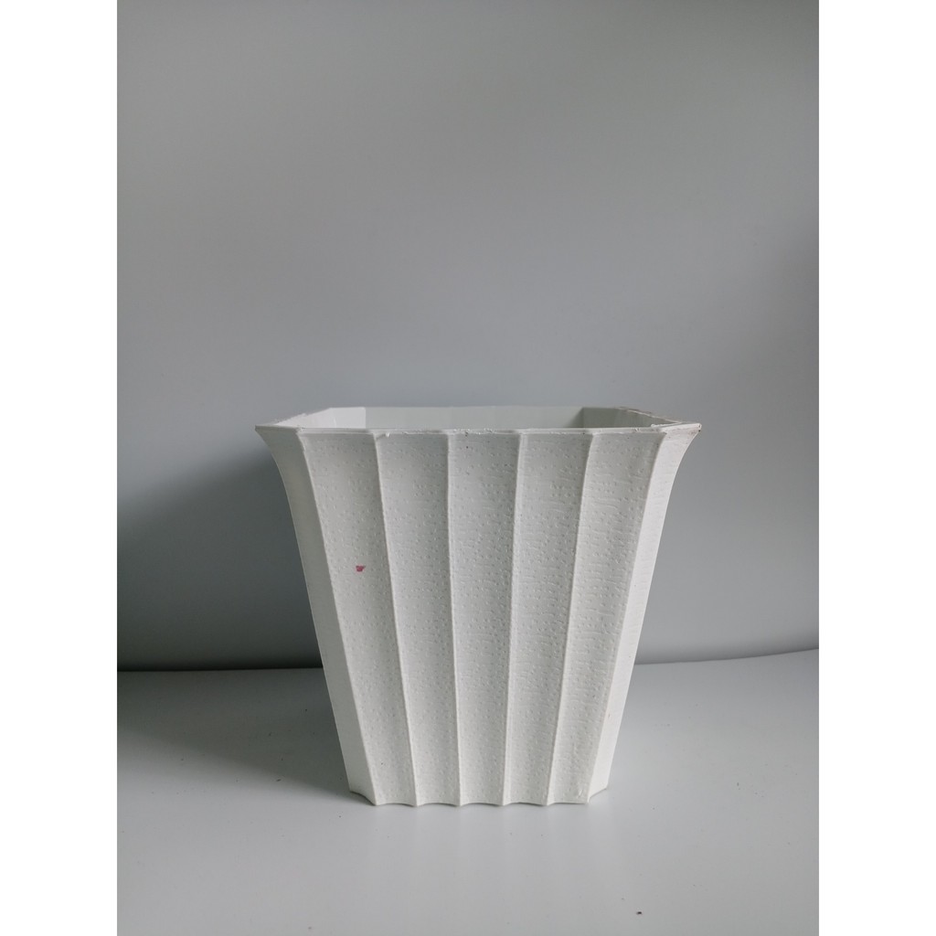 Chậu nhựa khía vuông 2T2 size nhỏ