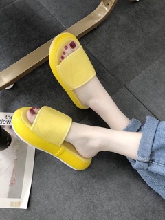 Dép đế bánh mỳ hot trend