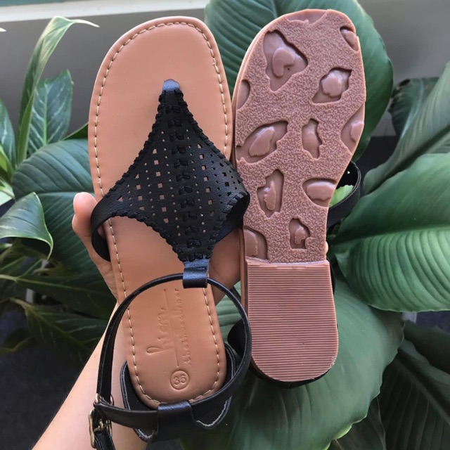 Giày sandal kẹp ngón cắt laze size 38 phom lớn