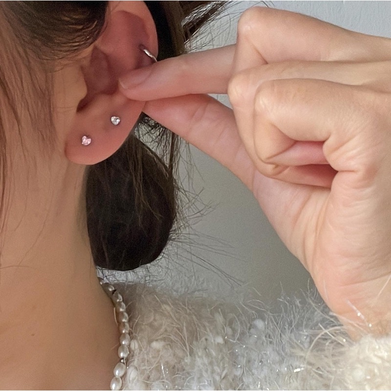 𝐯𝐞𝐥𝐯𝐞𝐭𝐩𝐢𝐧𝐤.𝐚𝐜𝐜🇰🇷| Khuyên tai thép không gỉ đá hình trái tim 2 màu