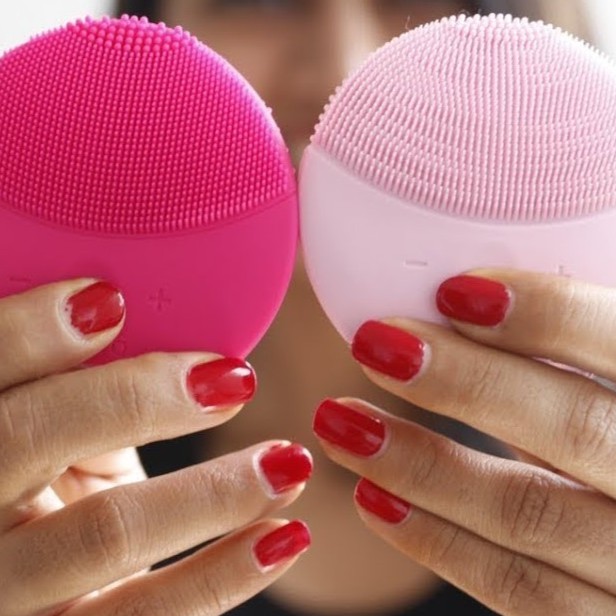 Máy rửa massage mặt mini 3 - giúp cho da da căng bóng tự nhiên một cách nhanh hơn và nhẹ nhàng