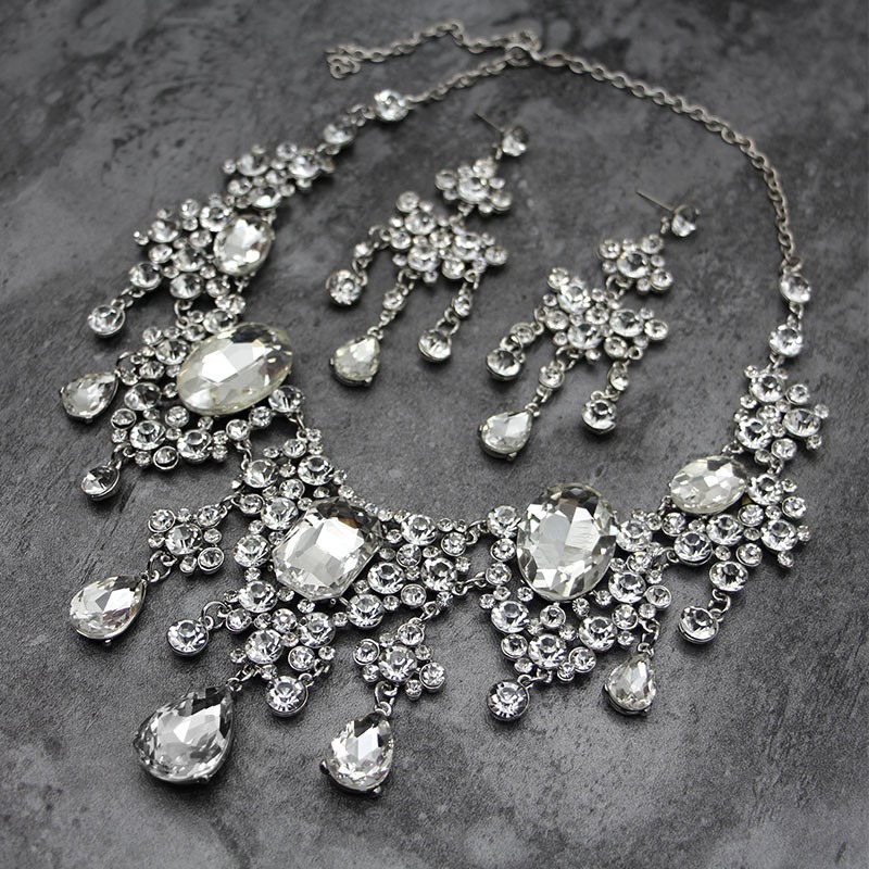 Set Dây Chuyền Và Bông Tai Đính Đá Pha Lê