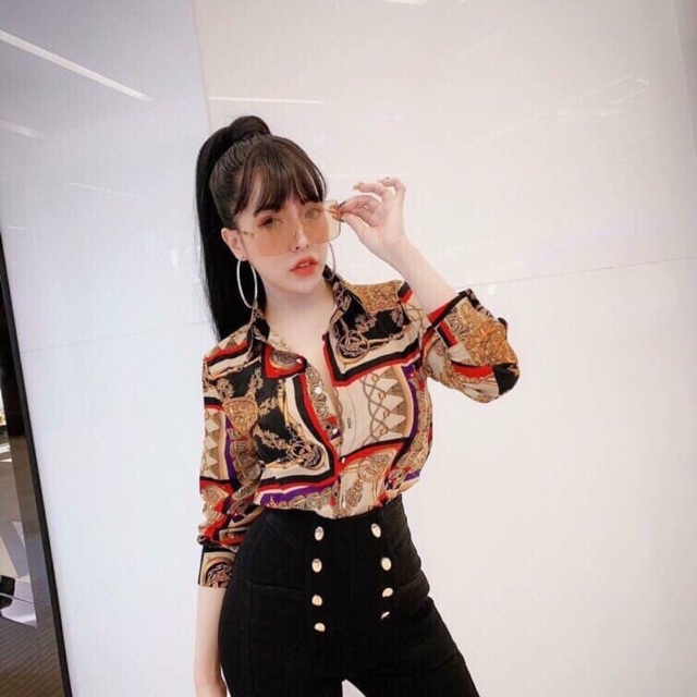 Nắng nóng như này, chị em mua áo sơ mi diện đi nào 😌 #HangQC có sẵn 😍 chất lụa, k nhăn , mặc mát ❣️❣️❣️Giá :120k