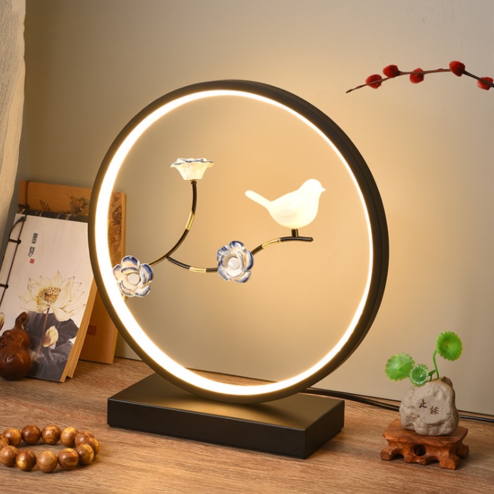 Đèn Led Để Bàn Trang Trí Phòng Ngủ Hình Tròn 30x33cm M096