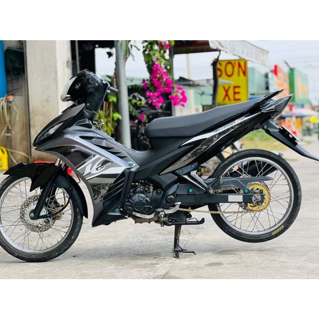 Tem rời exciter 135 màu đen chất liệu mccal màng bóng
