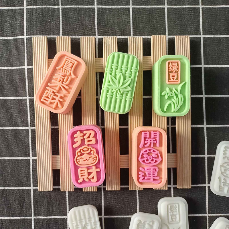 Bộ Khuôn Cắt Bánh Trung Thu 3D Bằng Nhựa Tiện Dụng