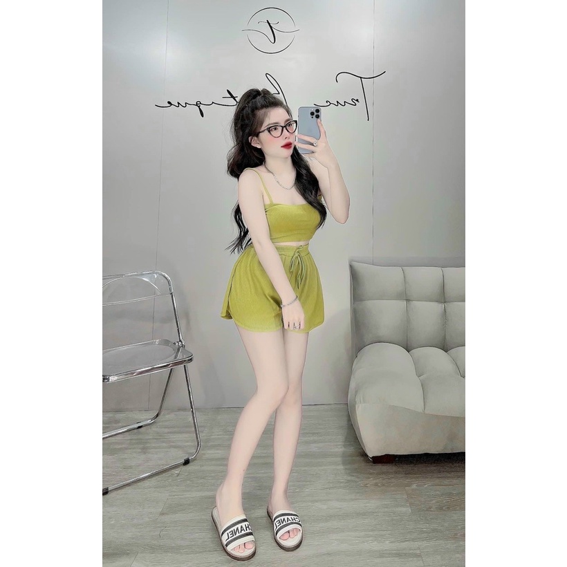 Sét bộ áo 2 dây croptop trơn phối quần đùi xòe nhẹ cực xinh , chất thun gân mềm mát thy
