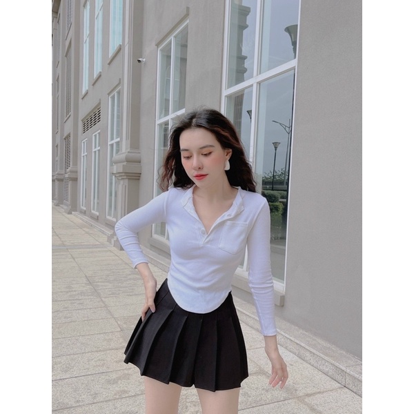 Áo cổ v đính nút