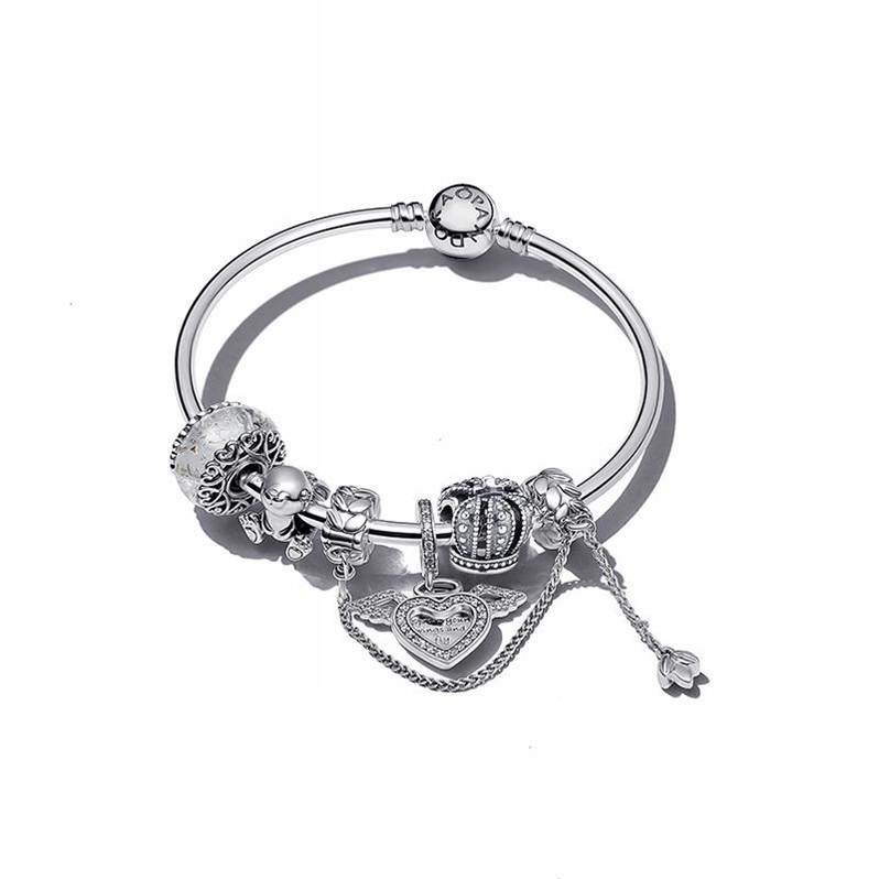 Trang phục thiên thần Pandora đi kèm với hộp quà tặng