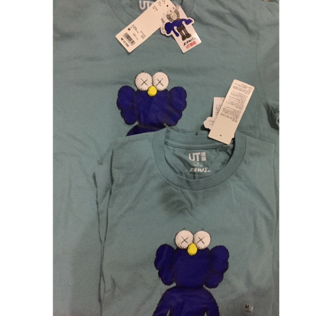 Áo Uniqlo x Kaws Xanh