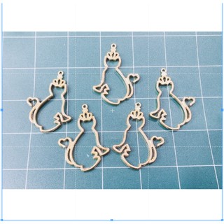 Khuôn móc khóa resin hình mèo đội vương miện màu vàng kim
