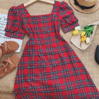 ĐẦM CARO ĐỎ CỔ VUÔNG