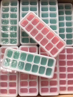 KHAY ĐÁ CÓ NẮP SILICON