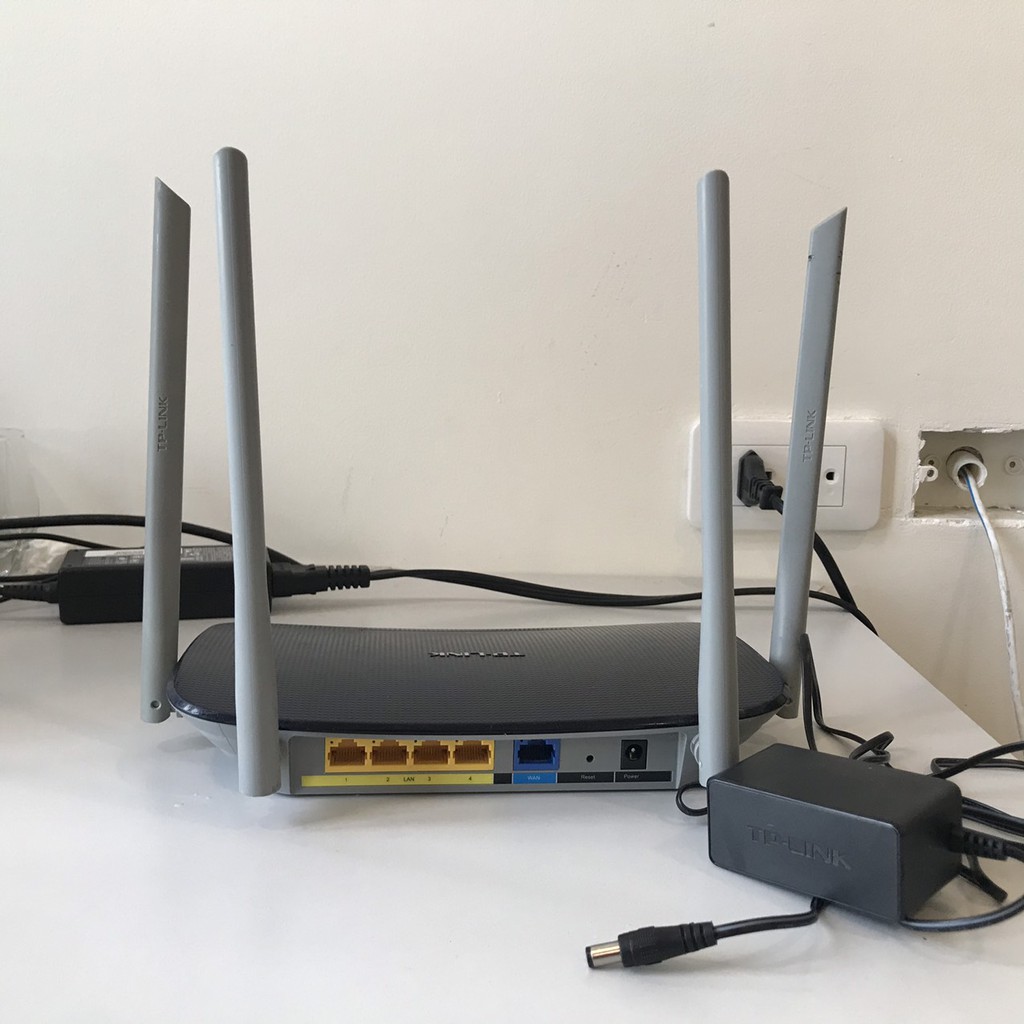 Bộ Phát Wifi 4 Râu TP-link WDR6300 - Hai băng tần AC1200 (xuyên tường)