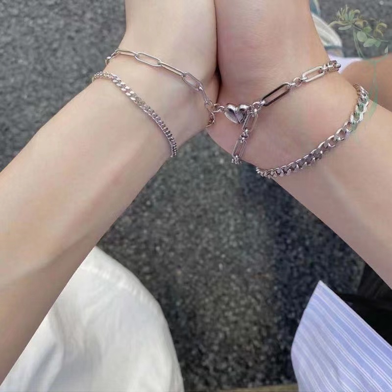 Set 2 vòng tay DODDER dạng chuỗi phối mặt nam châm hình trái tim thời trang
