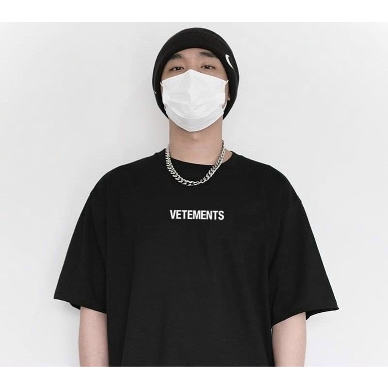 Áo tay lỡ in chữ VETEMENTS có 2 màu trắng/đen