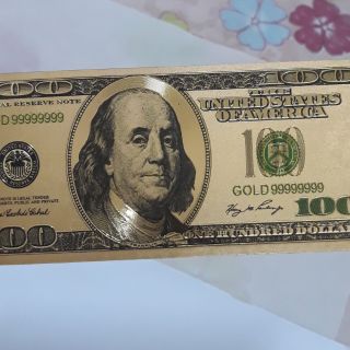 Bộ 8 tờ đô la mạ vàng gồm 2 tờ 100; 1 tờ: 50; 20; 10; 5; 2; 1