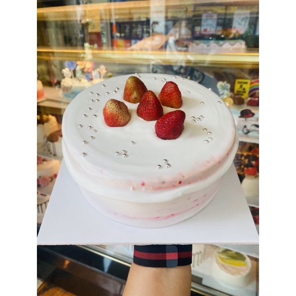 Bánh kem/bánh sinh nhật trang trí dâu 🍓