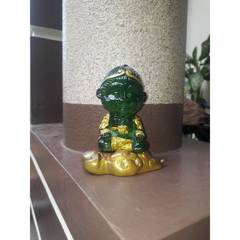 tượng Tôn Ngộ Không siêu rẻ siêu đẹp siêu khuyến mãi màu xanh ngọc bích có kèm cân đẩu vân và gậy như ý
