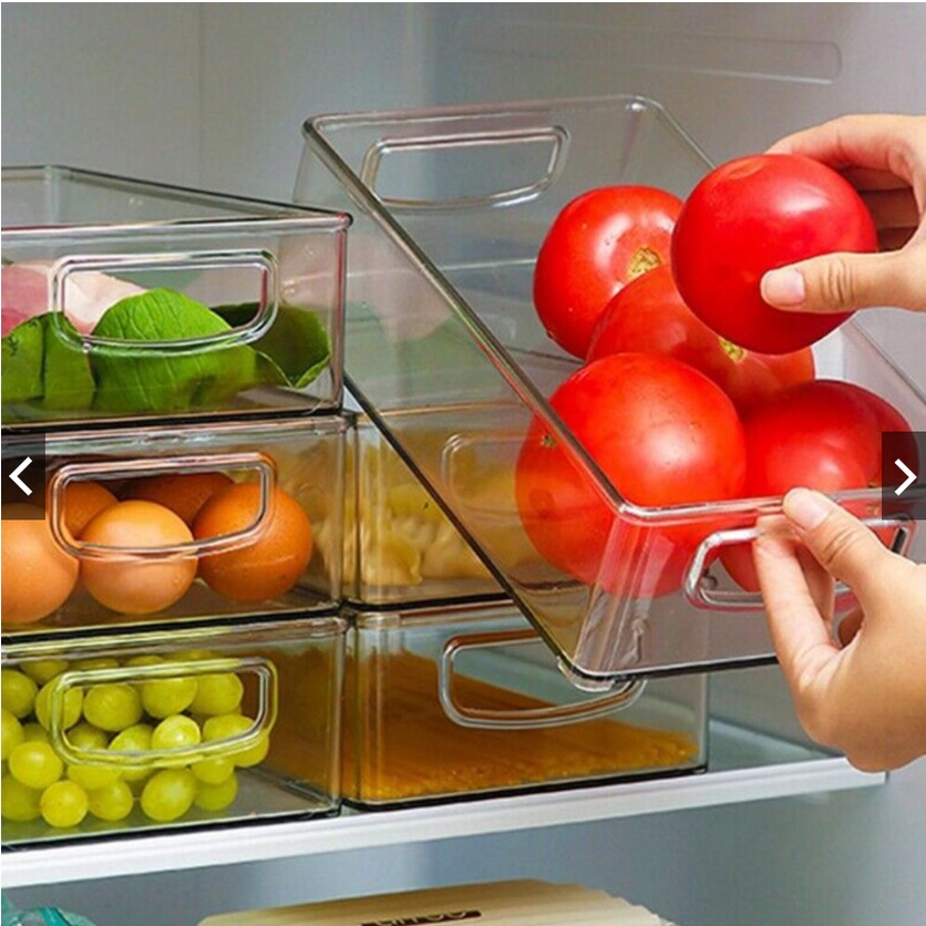 Khay đựng thực phẩm có tay cầm bằng nhựa trong suốt xếp chồng được sắp xếp gọn gàng cho tủ lạnh