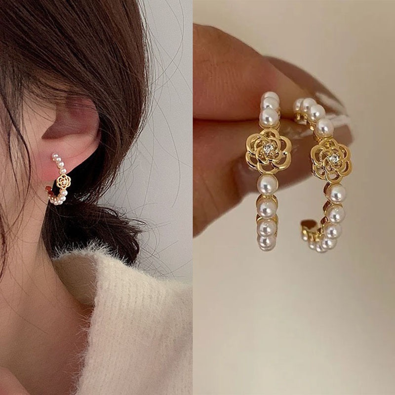 Bông Tai Hình Hoa Trà Rỗng Đính Ngọc Trai Phong Cách Retro Pháp Đơn Giản