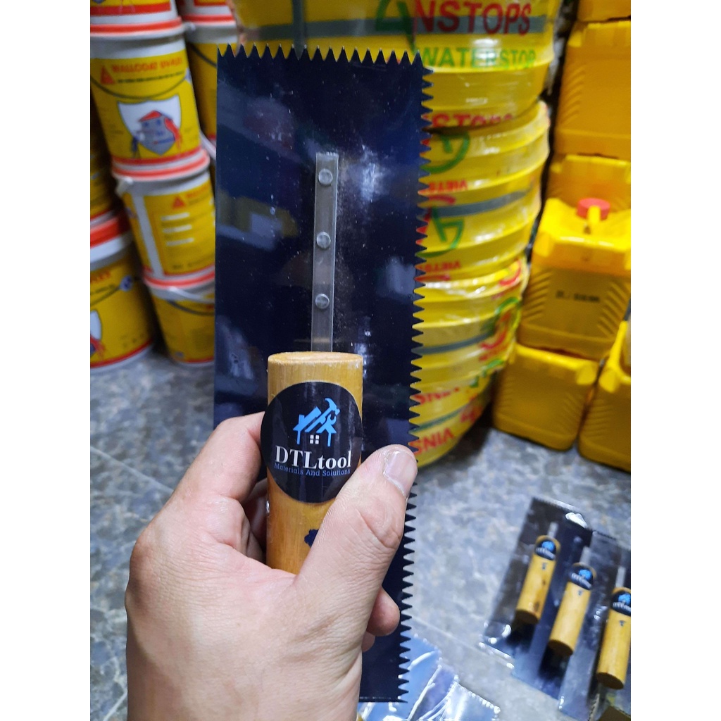 Bay răng cưa 5mm, dài 30cm. Bàn bả răng cưa chuyên thi công Epoxy, thi công chống thấm Polyurethane,