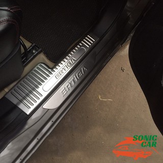 Ốp bậc chân cho xe SUZUKI ERTIGA chất liệu INOX, chống trơn trượt trầy xước bậc lên xuống xe – SONIC CAR