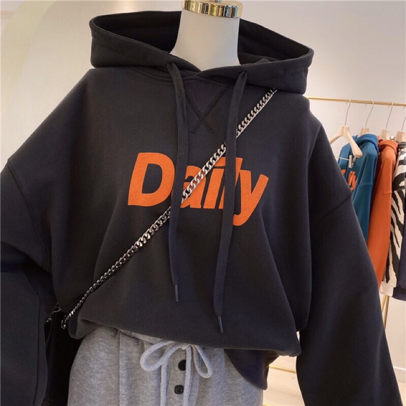 Áo hoddie dáng dài form rộng in chữ daily thời trang