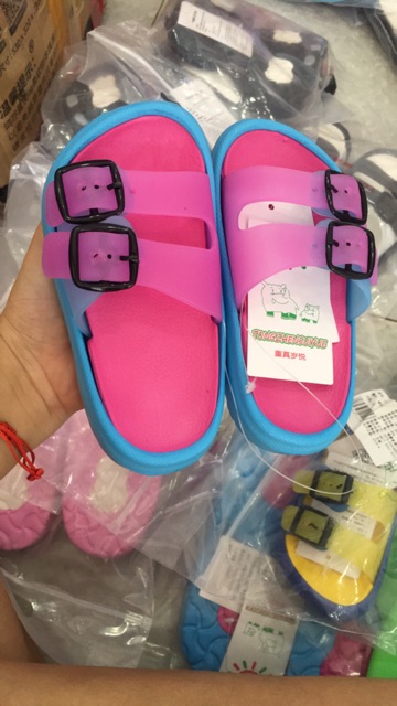Dép nhựa cho bé