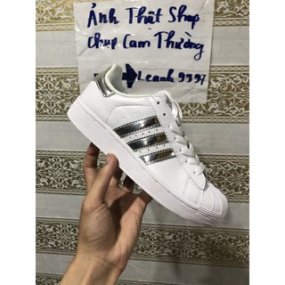 Giày sneaker trắng xám bạc nữ